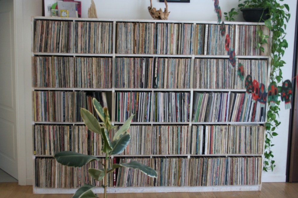 Gianmaria Aprile - LP big shelves.JPG