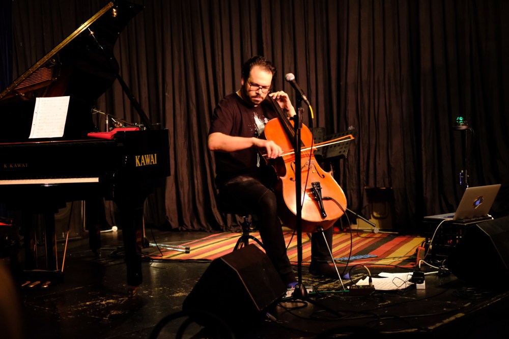 Peter Hollo - PHOTO.jpg